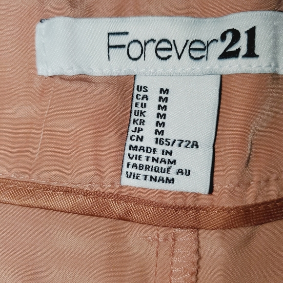 Forever 21 Light Weight Pleated Dress Shorts with Pockets 411 - Picture 5 of 5